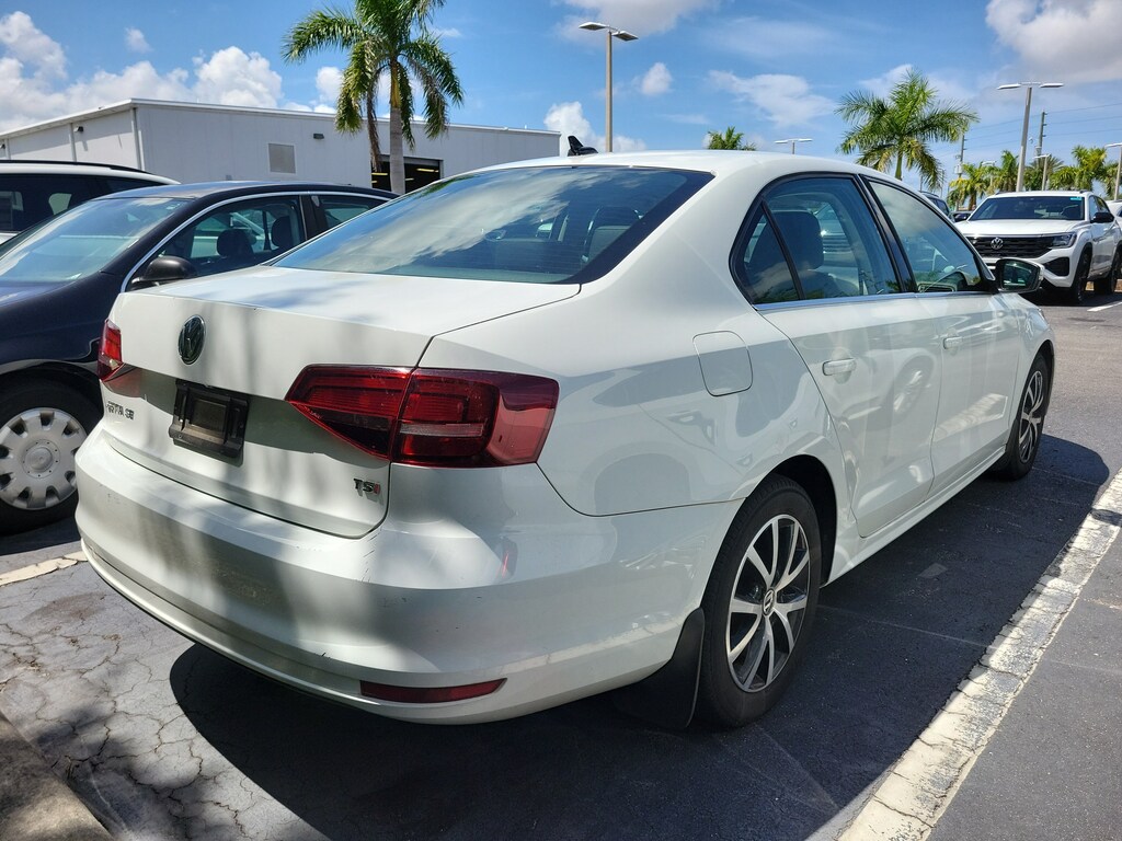 Used 2017 Volkswagen Jetta 1.4T SE Sedan
