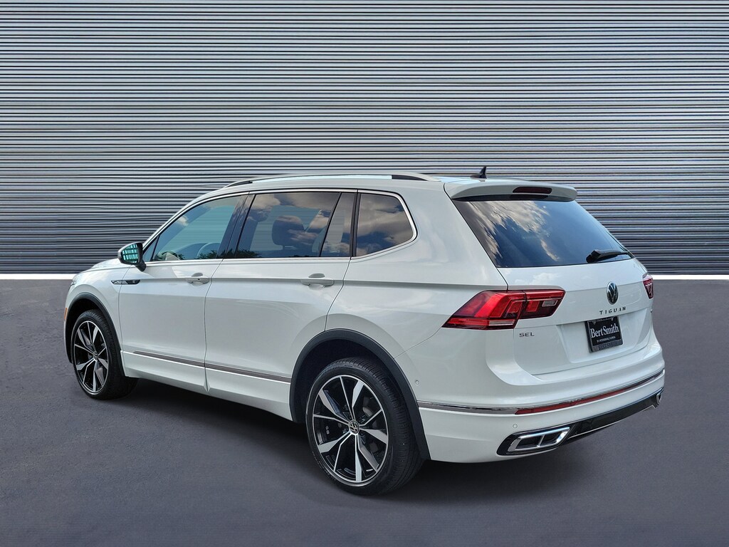 Used 2024 Volkswagen Tiguan SEL R-Line SUV
