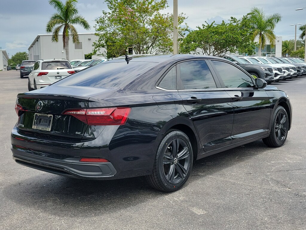 Used 2023 Volkswagen Jetta SE Sedan