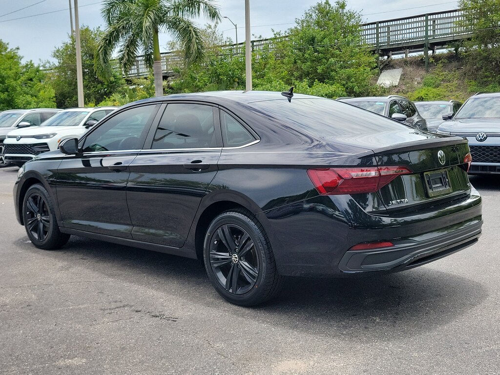 Used 2023 Volkswagen Jetta SE Sedan