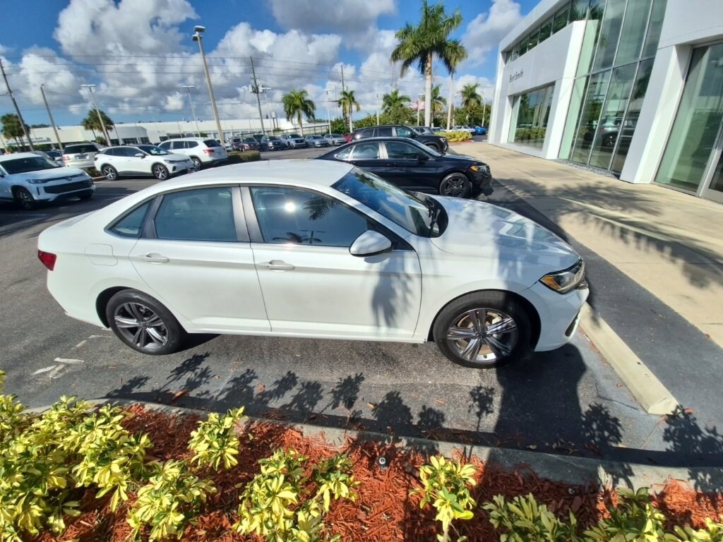 Used 2023 Volkswagen Jetta SE Sedan