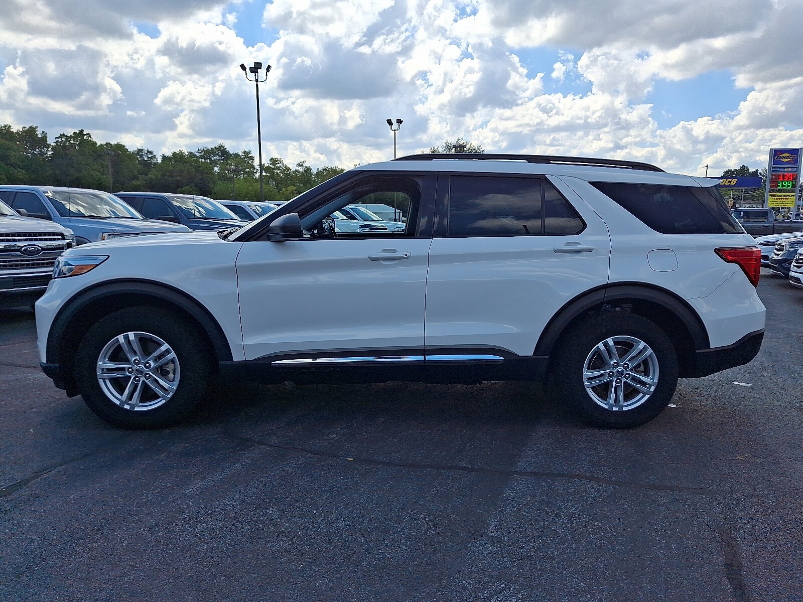 2022 Ford Explorer XLT photo 3