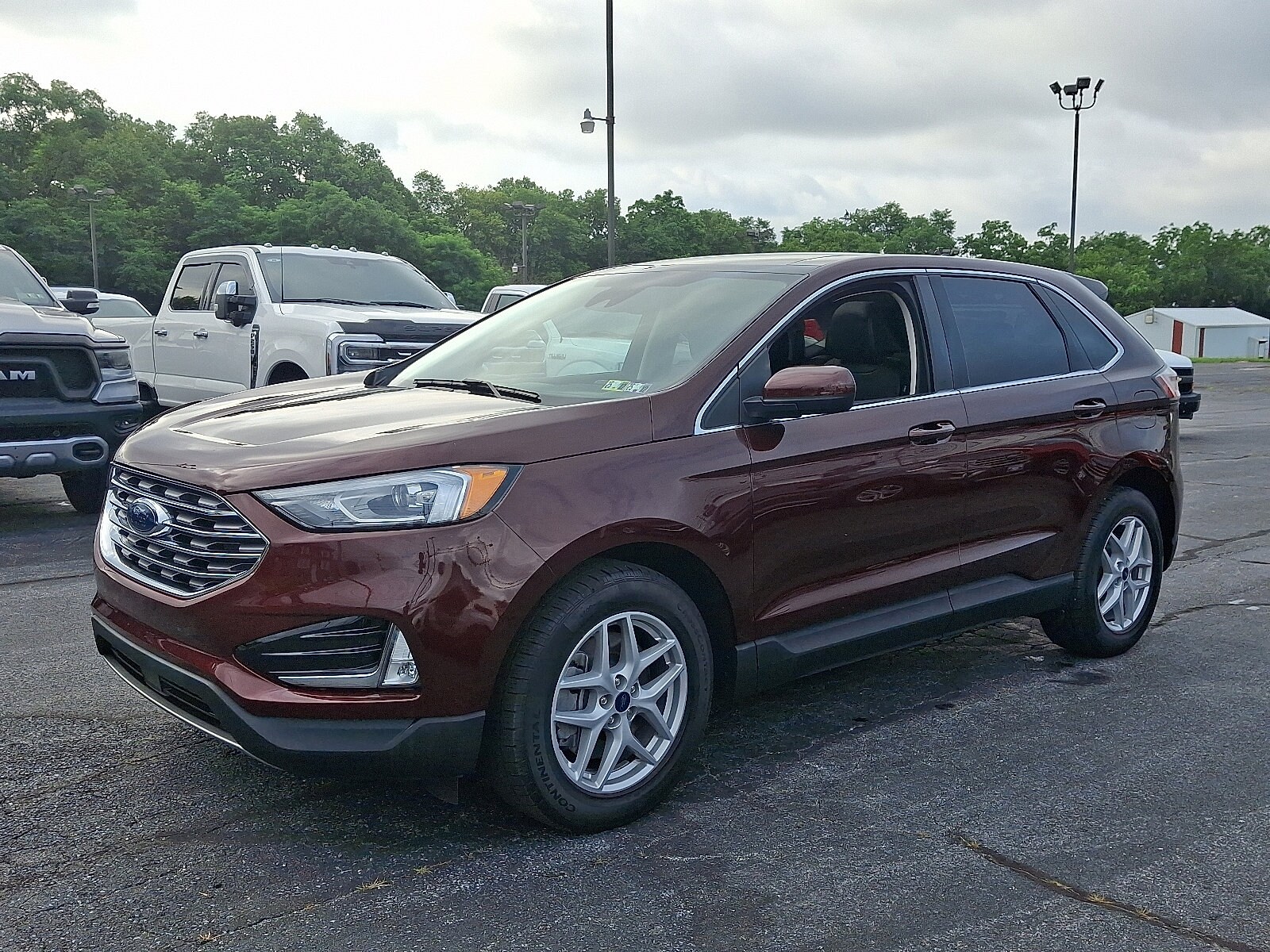 2021 Ford Edge SEL photo 3