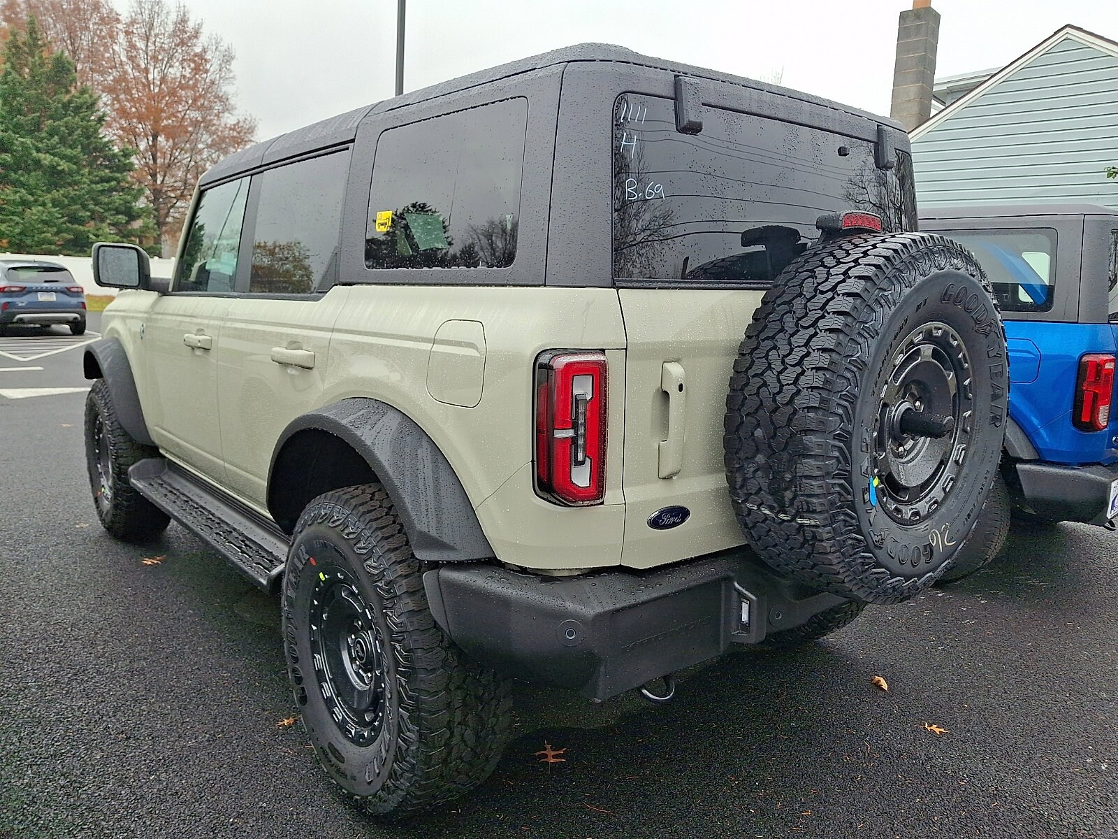 2025 Ford Bronco Outer Banks photo 4
