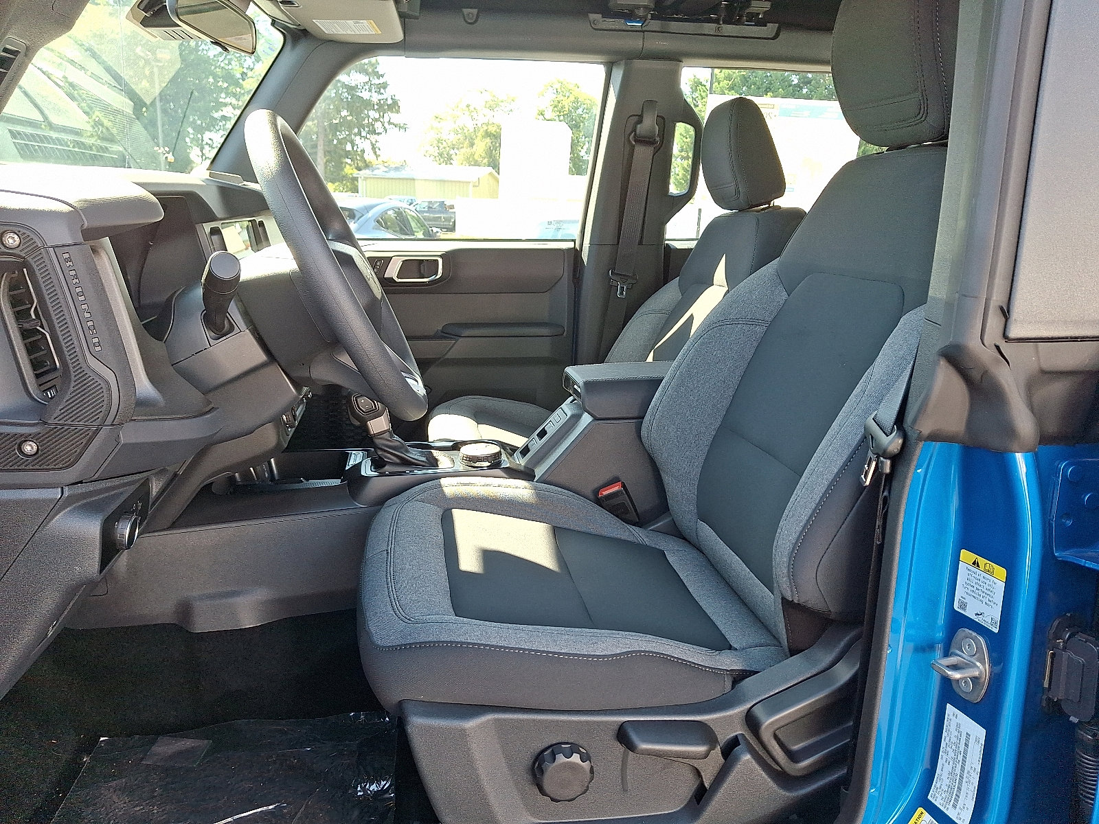 2025 Ford Bronco 4-Door Base - Photo 9