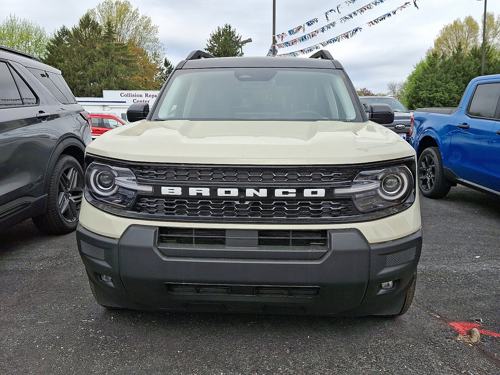 2025 Ford Bronco Sport Outer Banks photo 2