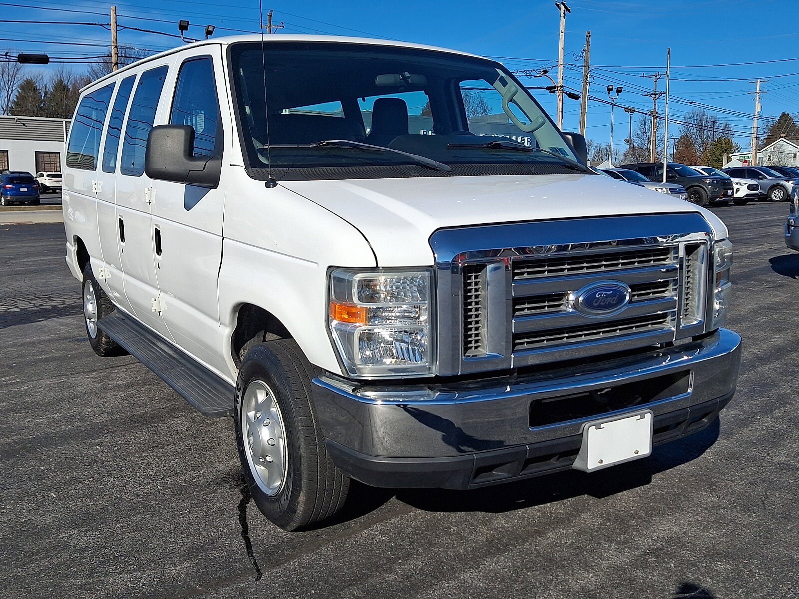 2011 Ford E-350 photo 2