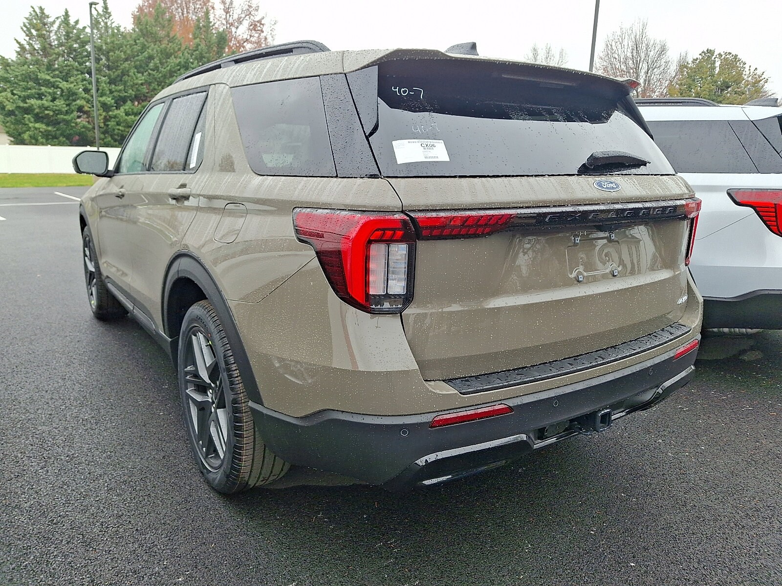 2026 Ford Explorer ST-Line photo 3