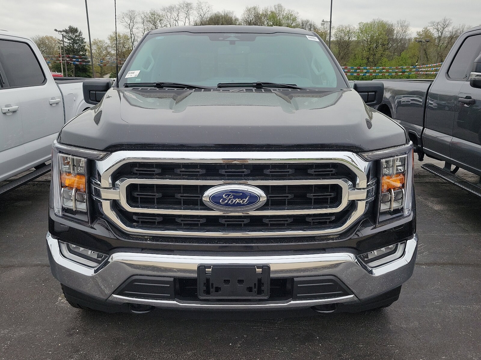 2023 Ford F-150 XLT photo 2