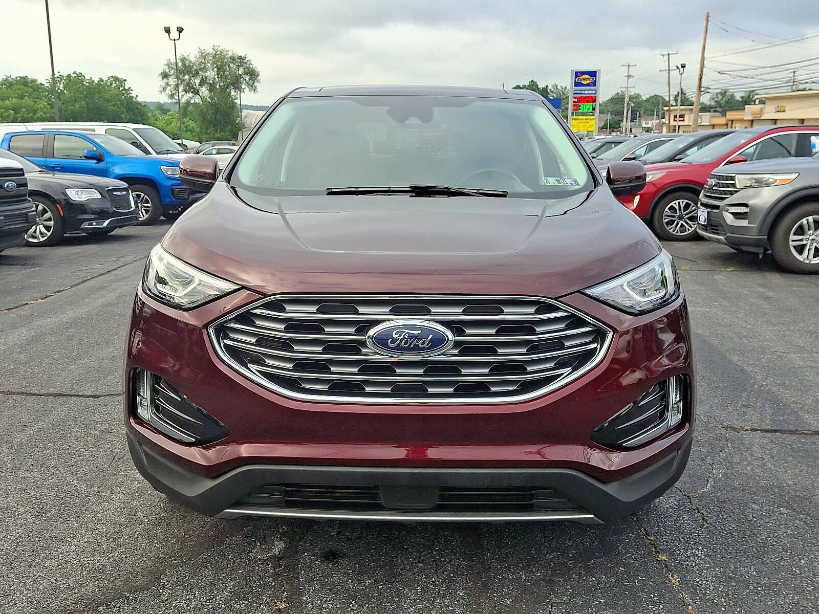 2021 Ford Edge SEL photo 2