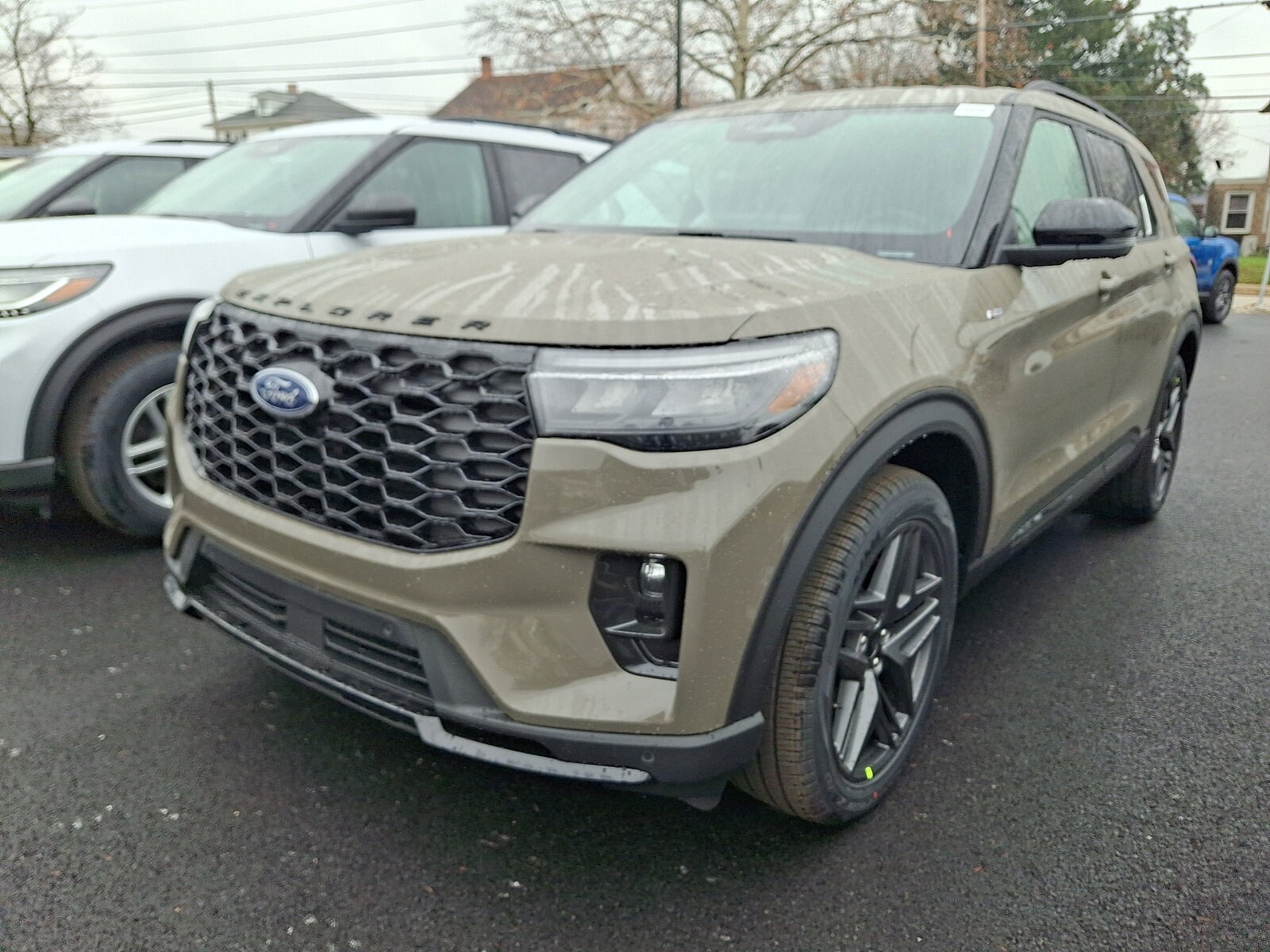 2026 Ford Explorer ST-Line photo 2