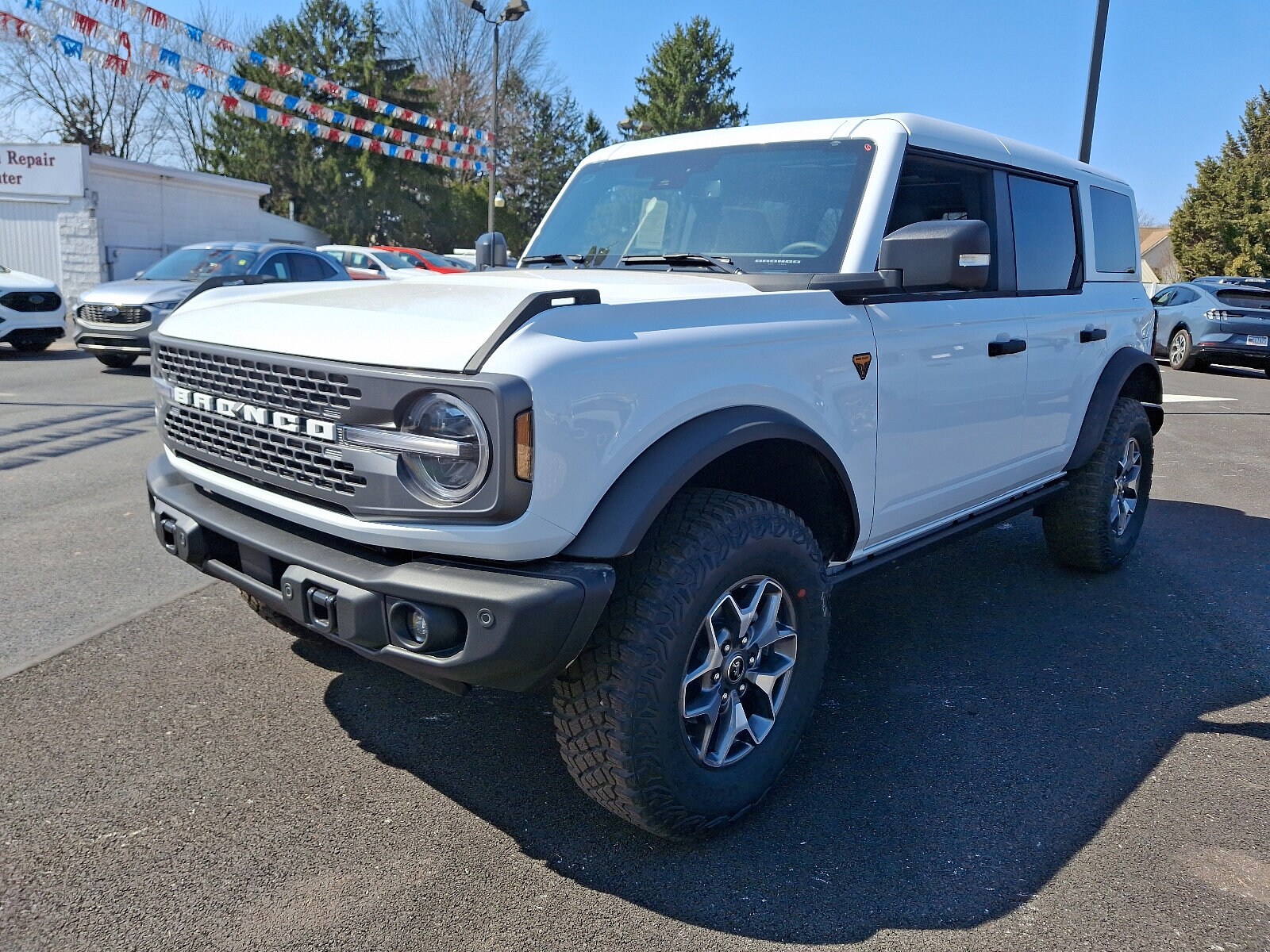 2025 Ford Bronco Badlands photo 2