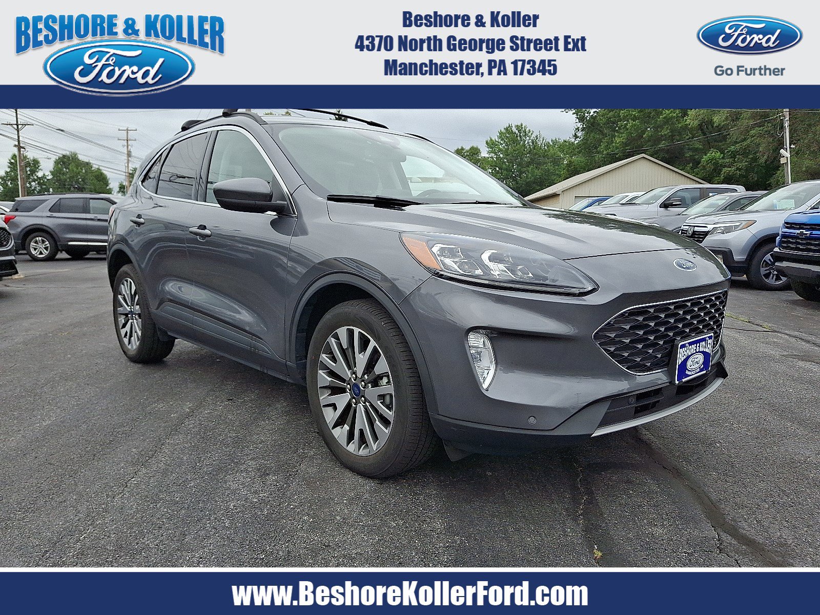 2022 Ford Escape Titanium's photo