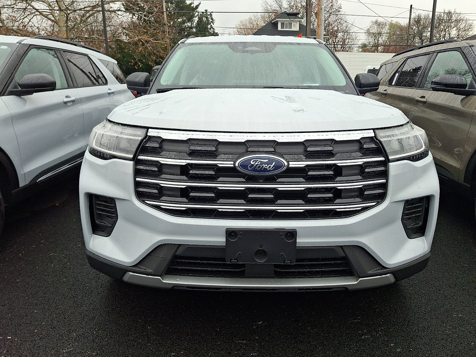 2026 Ford Explorer photo 2
