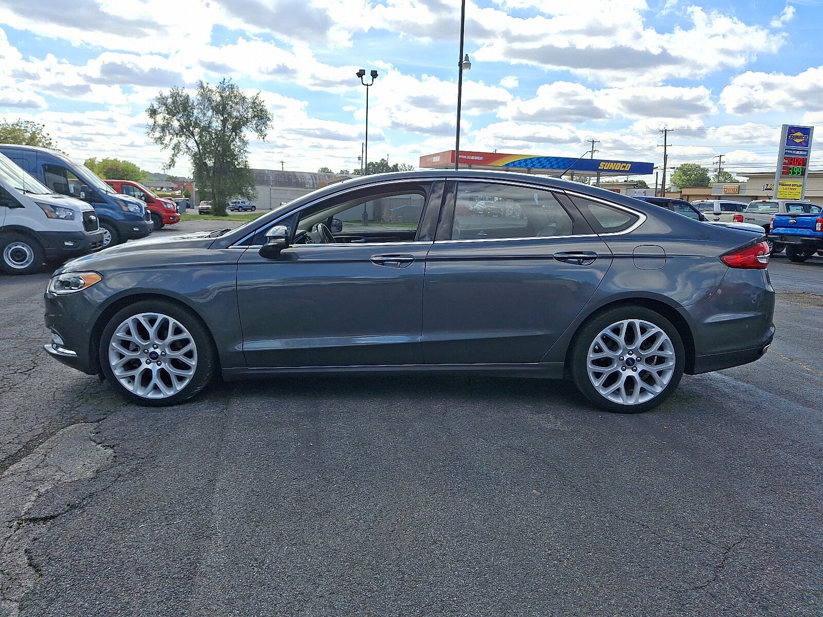 2017 Ford Fusion Platinum photo 4
