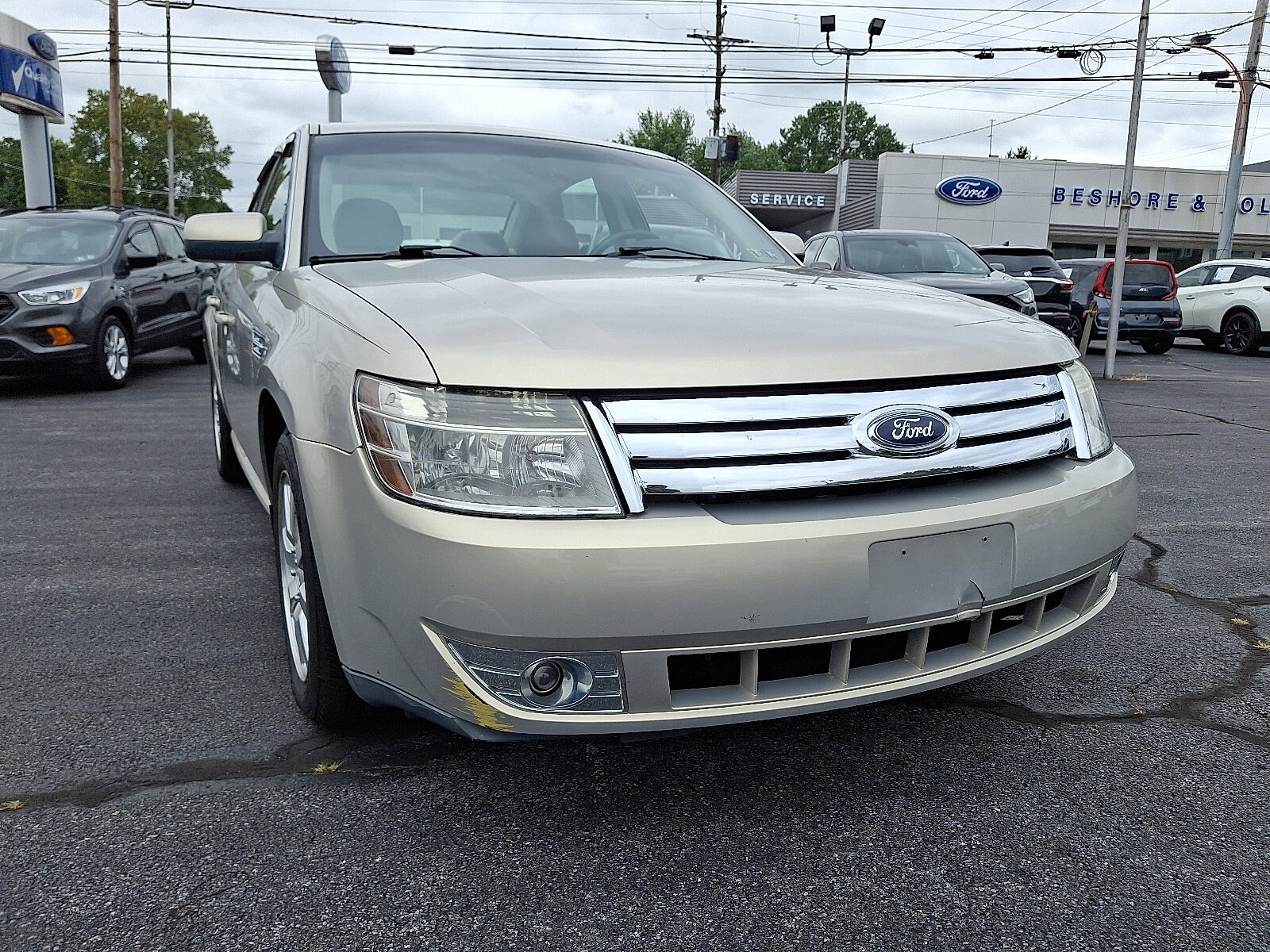 2009 Ford Taurus SE photo 2