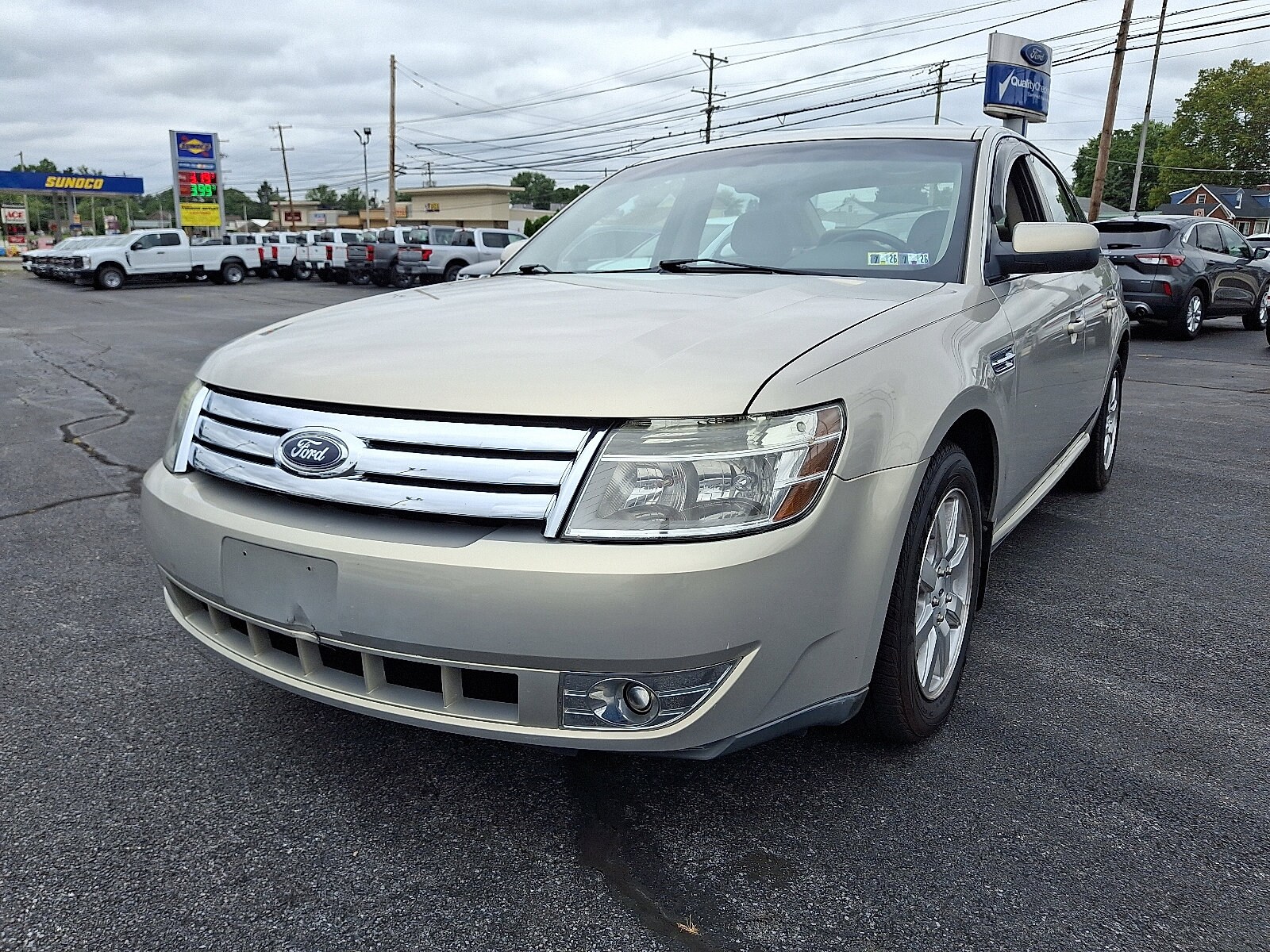 2009 Ford Taurus SE photo 4
