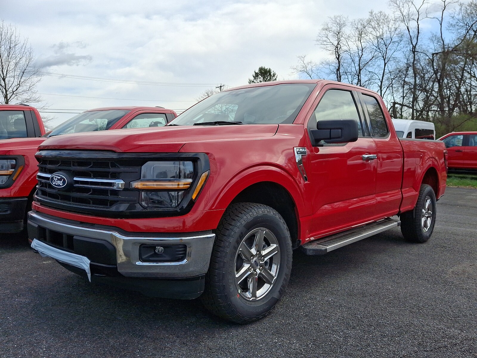 2025 Ford F-150 XLT photo 2