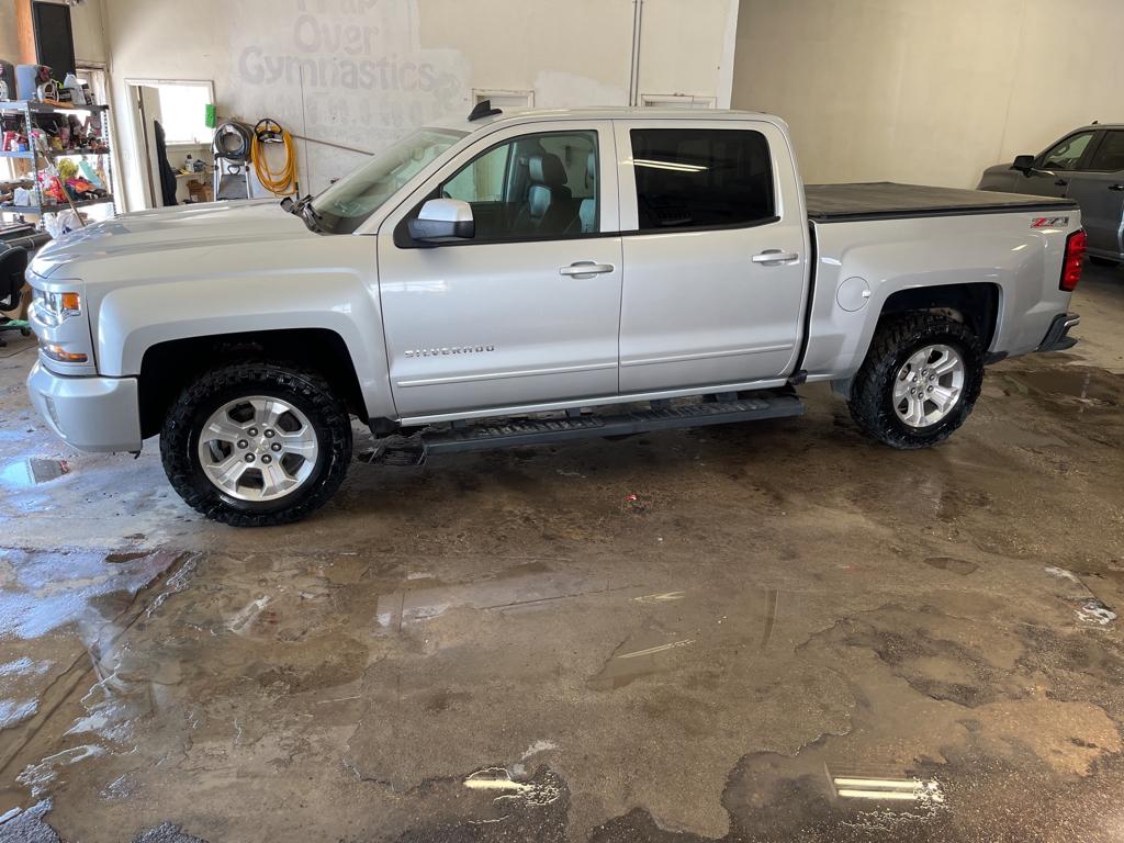 Used 2017 Chevrolet Silverado 1500 LT with VIN 3GCUKREC6HG386272 for sale in Carrington, ND