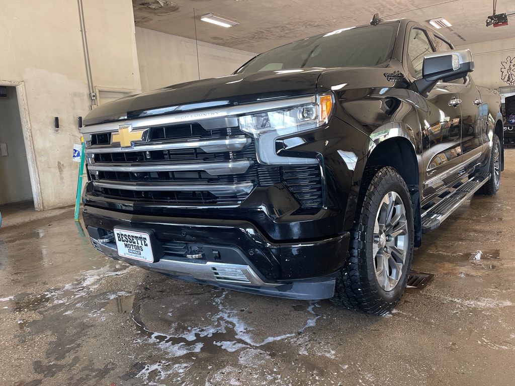 2023 Chevrolet Silverado 1500 High Country photo 2