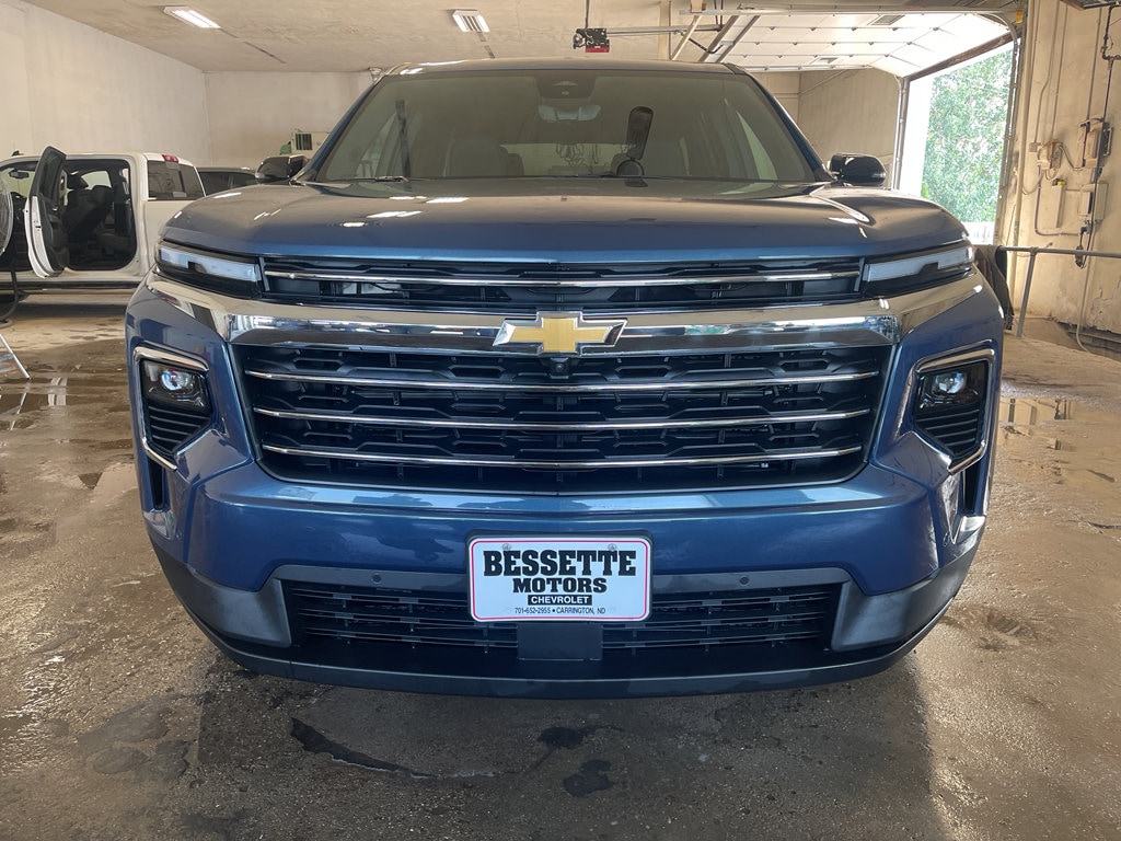 2026 Chevrolet Traverse photo 2
