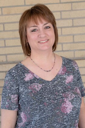 Staff member Julie Neuman from ID_b799f26577c5