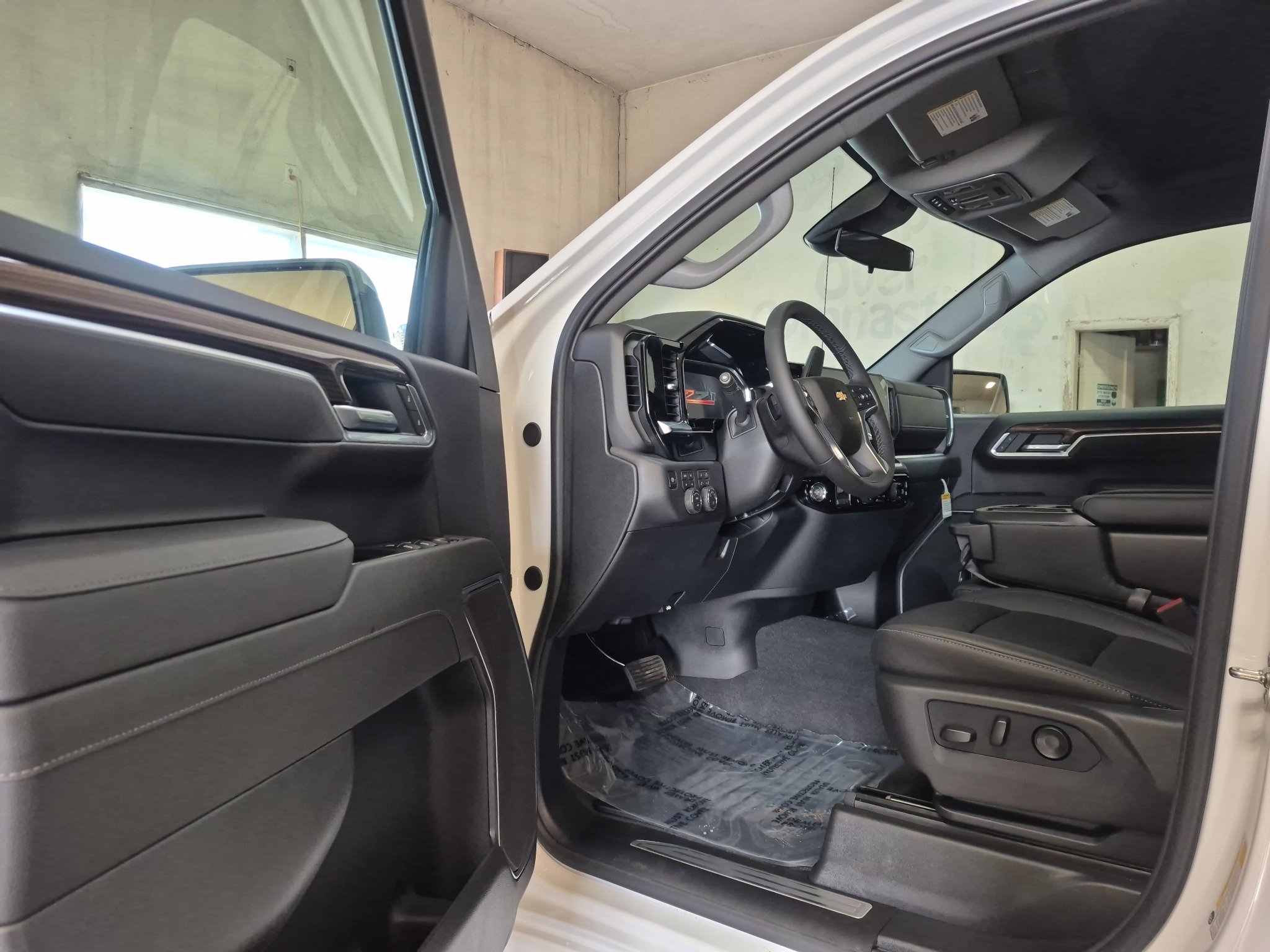 2026 Chevrolet Silverado 1500 LT - Photo 9