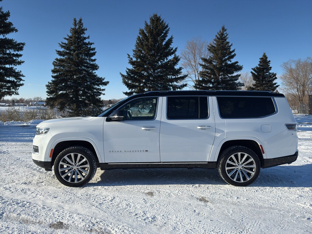 2023 Jeep Grand Wagoneer L II photo 3