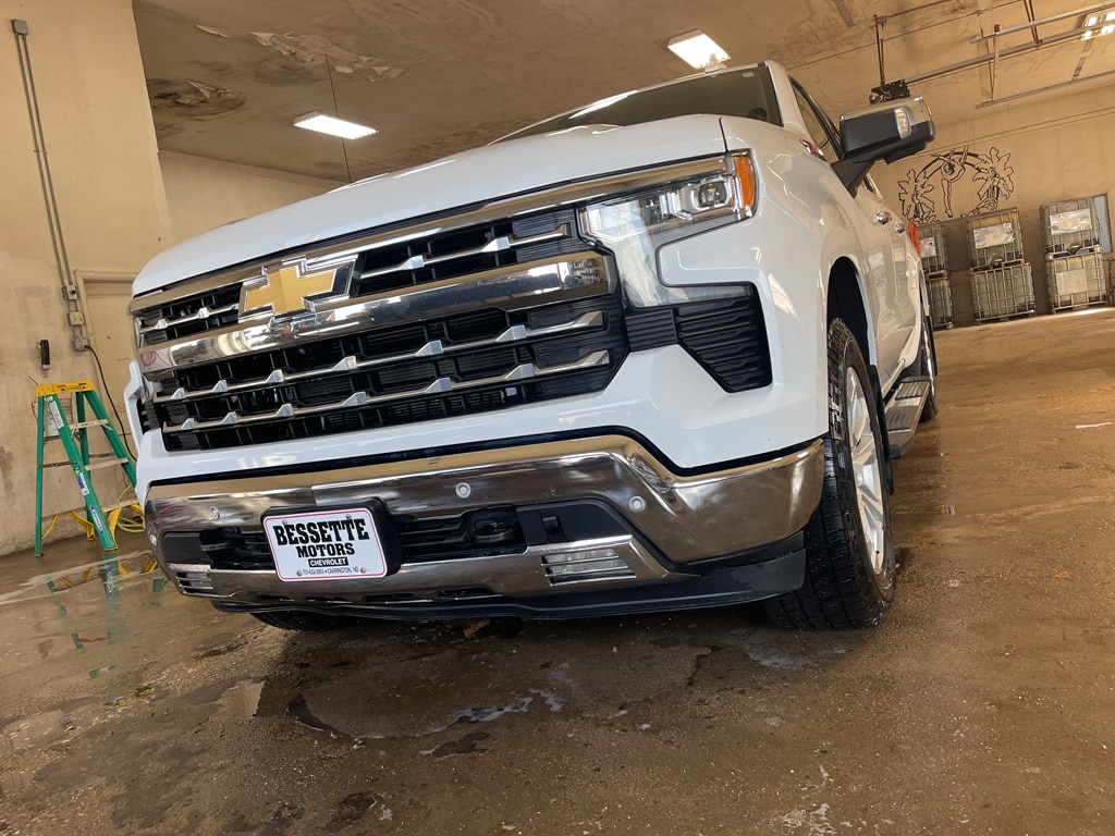 2023 Chevrolet Silverado 1500 LTZ photo 2