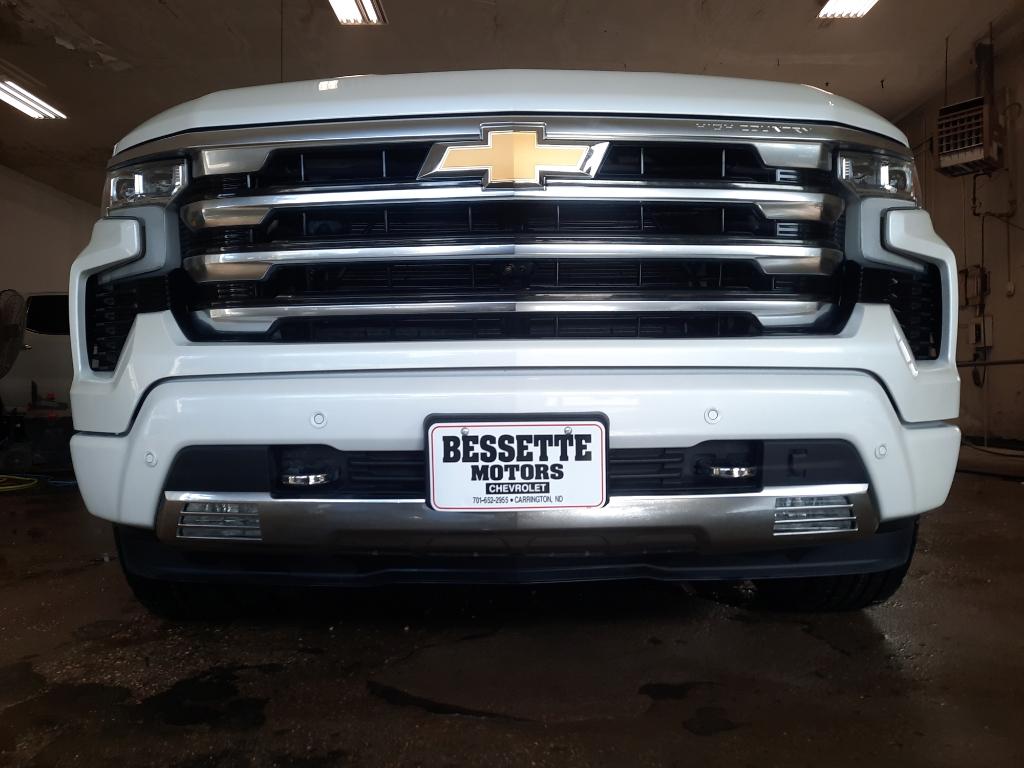 2023 Chevrolet Silverado 1500 High Country photo 2