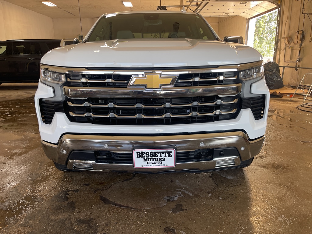 2023 Chevrolet Silverado 1500 LTZ photo 3