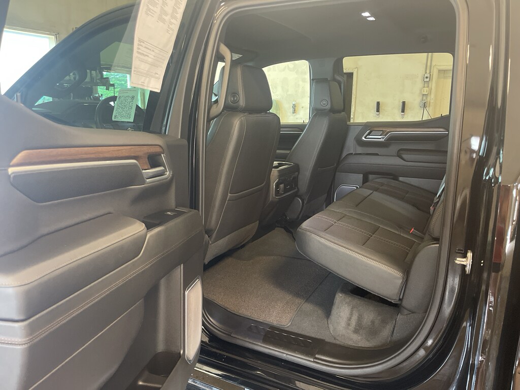 2023 Chevrolet Silverado 1500 High Country - Photo 18