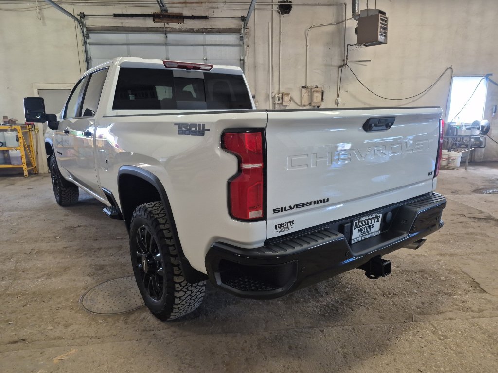 2026 Chevrolet Silverado 2500HD LT photo 3