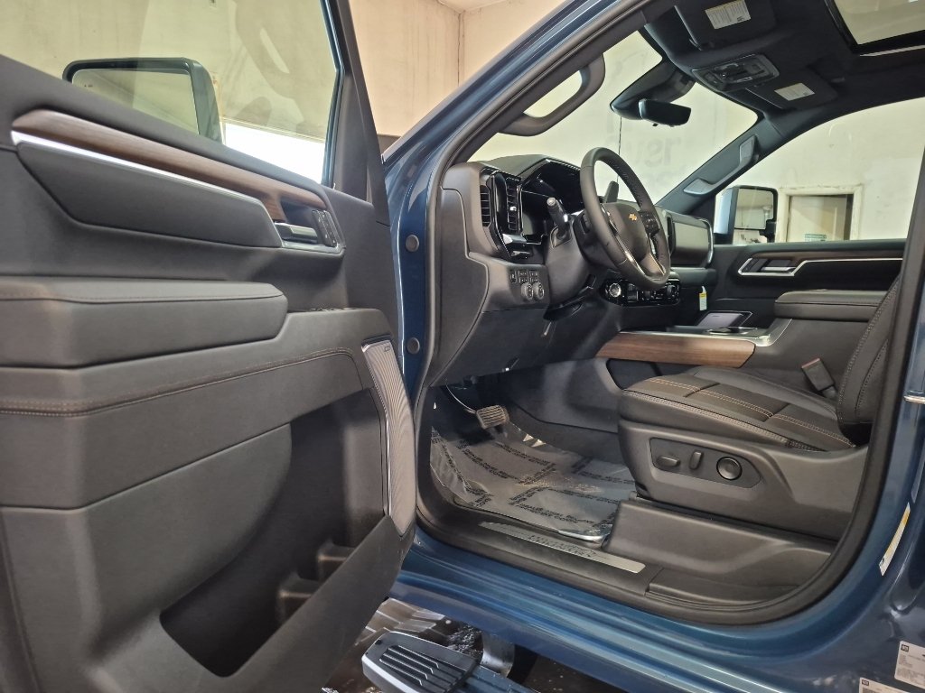 2026 Chevrolet Silverado 3500 HD High Country - Photo 9