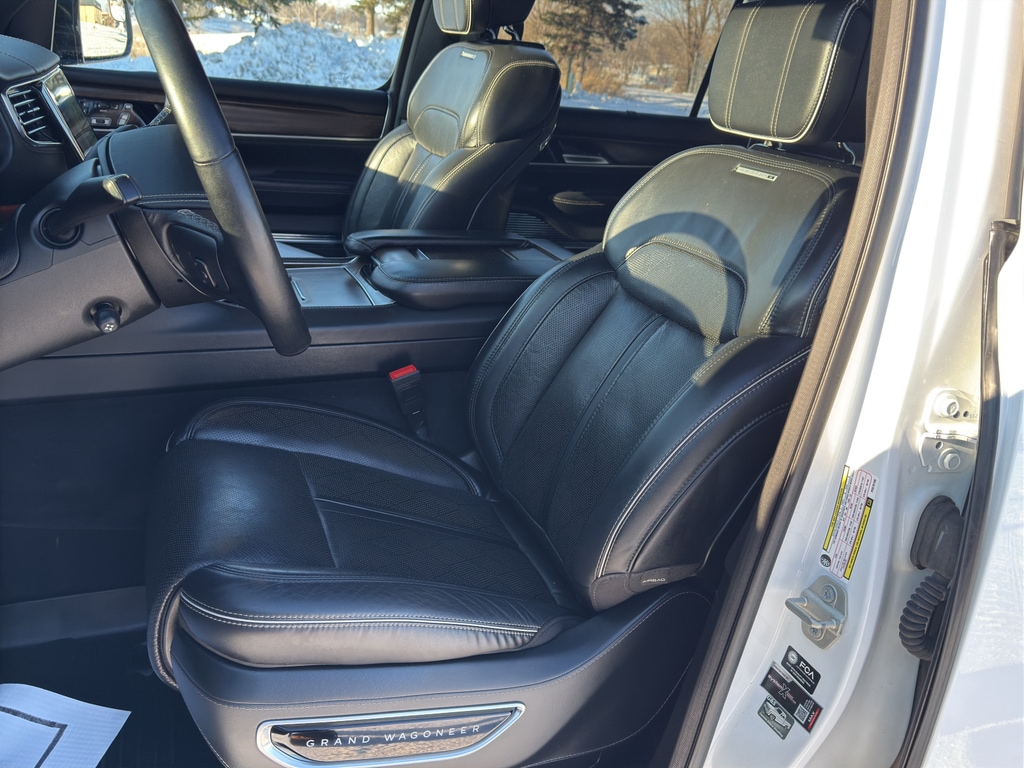 2023 Jeep Grand Wagoneer L II photo 4