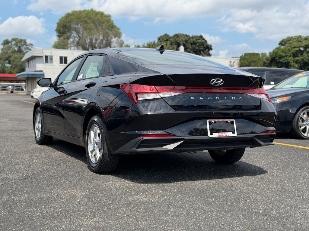Used 2023 Hyundai Elantra SE Sedan