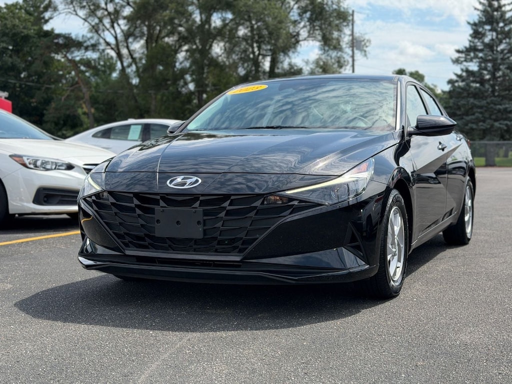 Used 2023 Hyundai Elantra SE Sedan