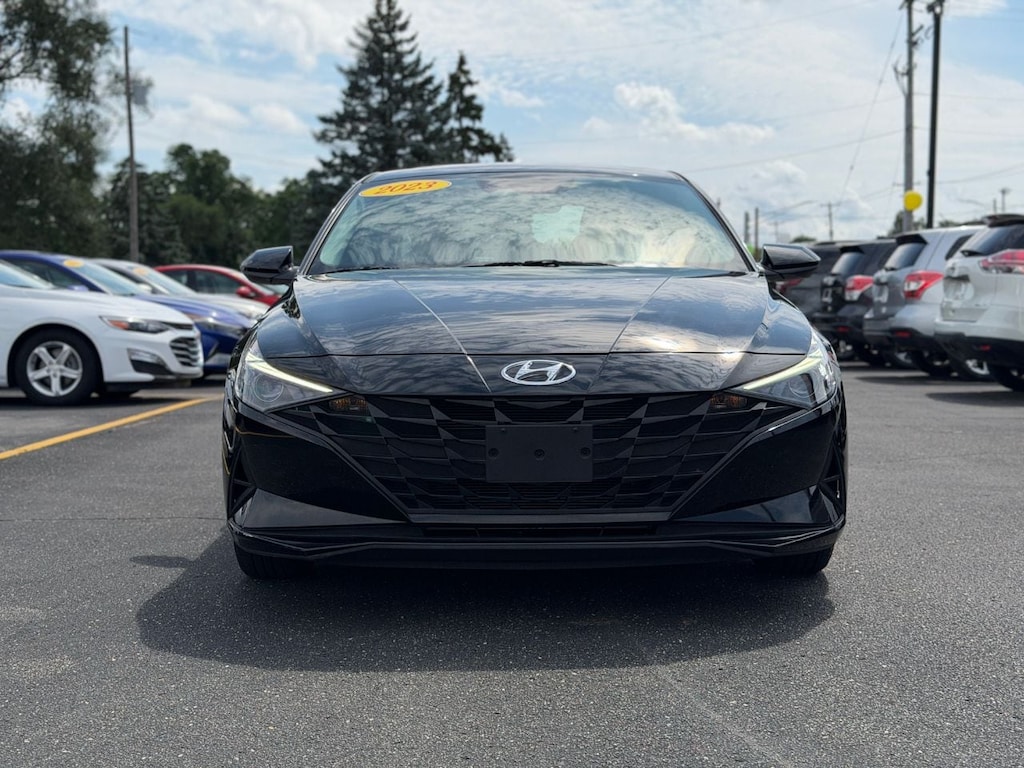 Used 2023 Hyundai Elantra SE Sedan