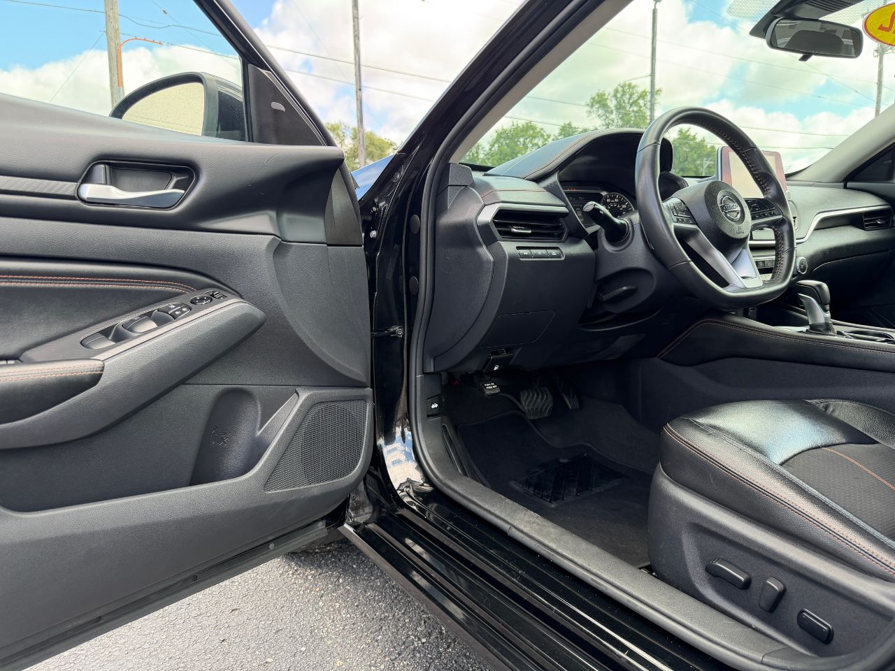 2022 Nissan Altima SR - Photo 10