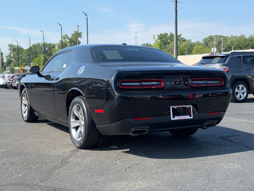 Used 2016 Dodge Challenger SXT Coupe