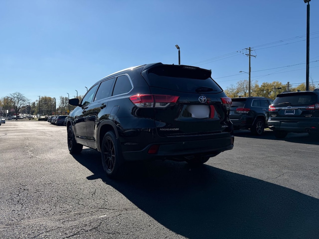 Used 2018 Toyota Highlander SE V6 SUV