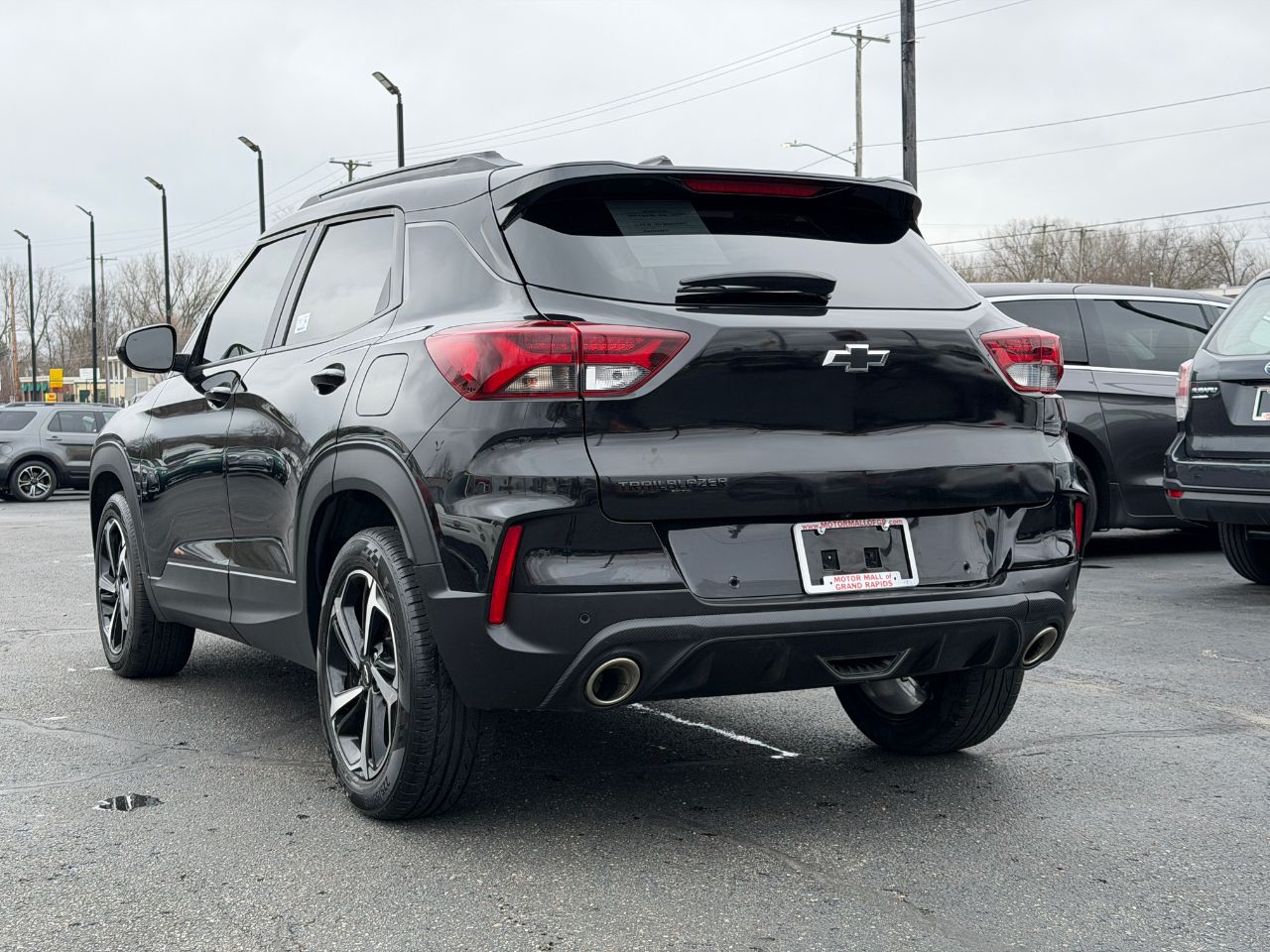 View vehicle photo 4