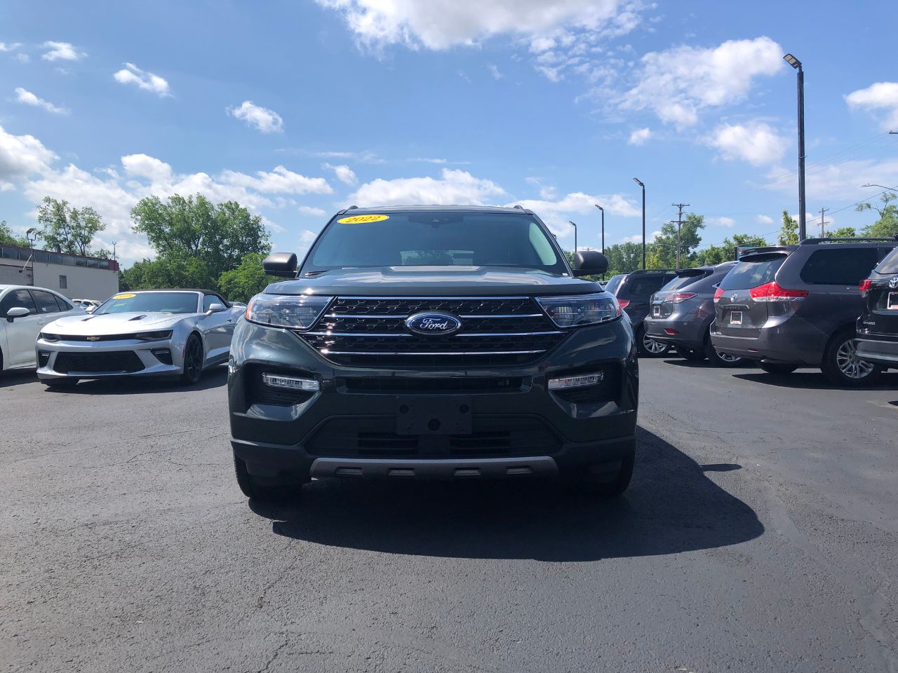 2022 Ford Explorer XLT photo 2