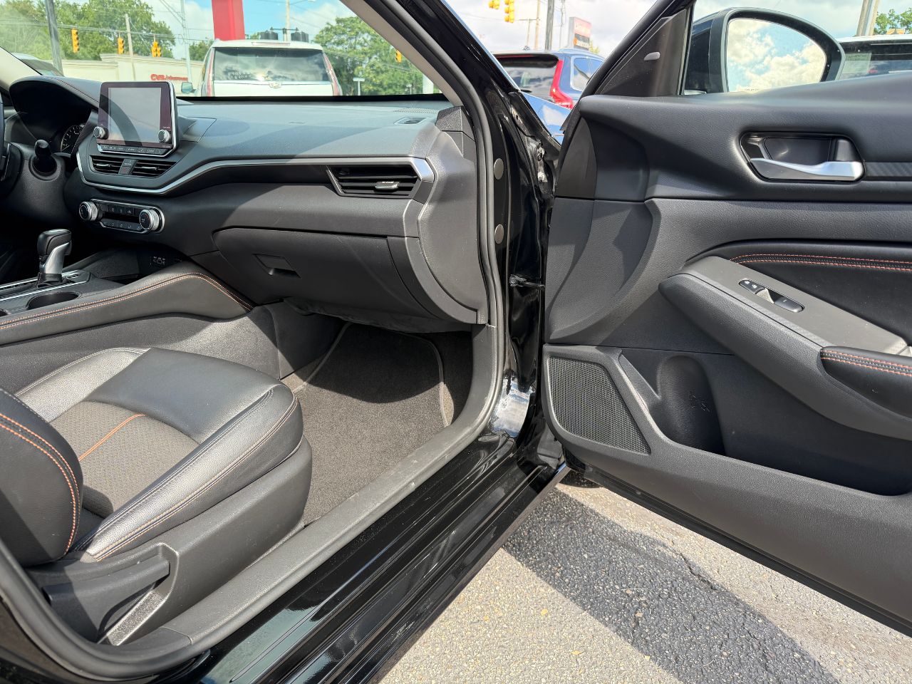 2022 Nissan Altima SR - Photo 11