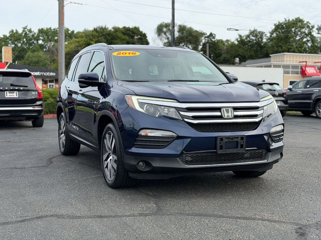 Used 2016 Honda Pilot Touring AWD SUV