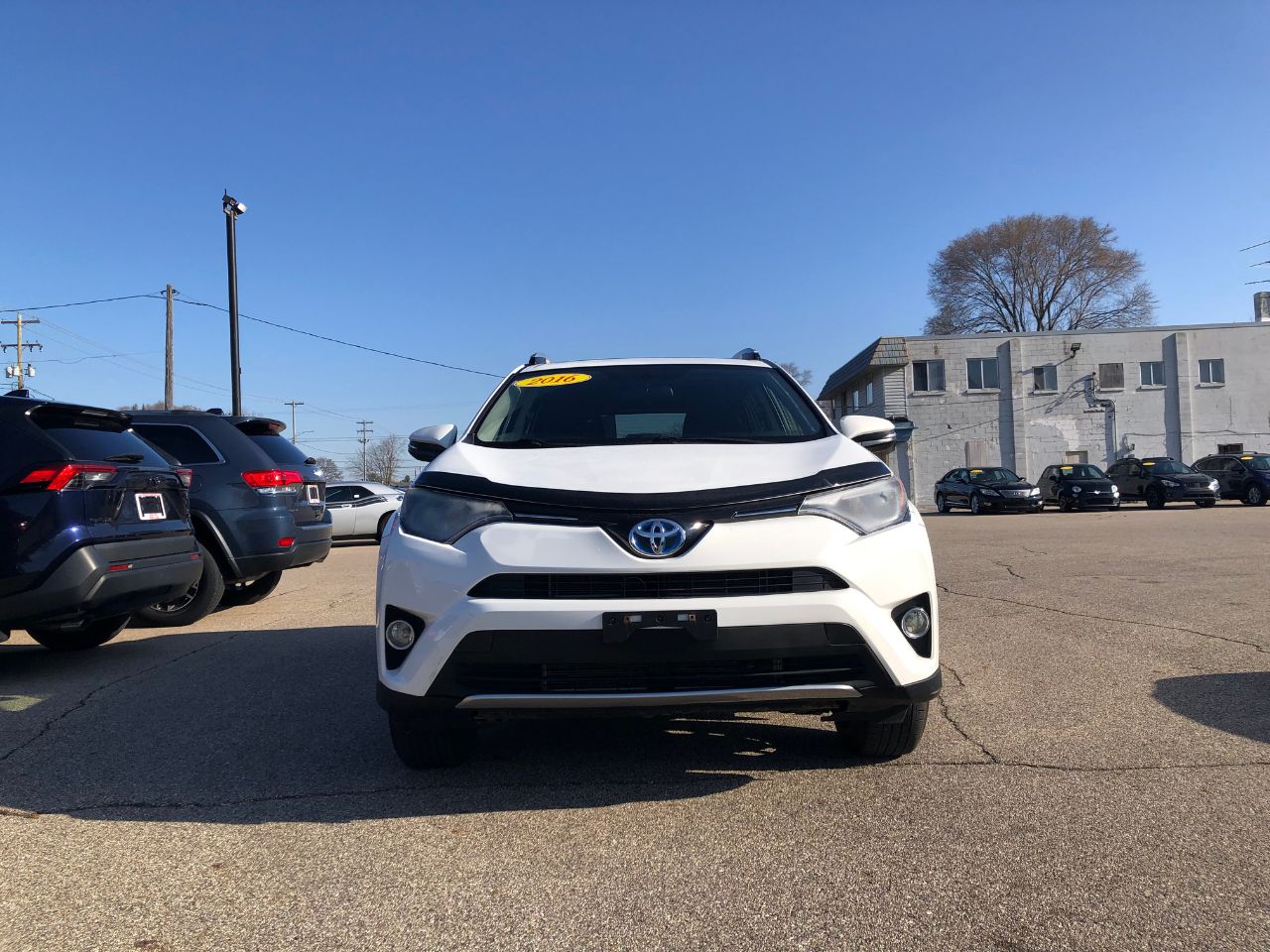 2016 Toyota RAV4 Hybrid XLE photo 2