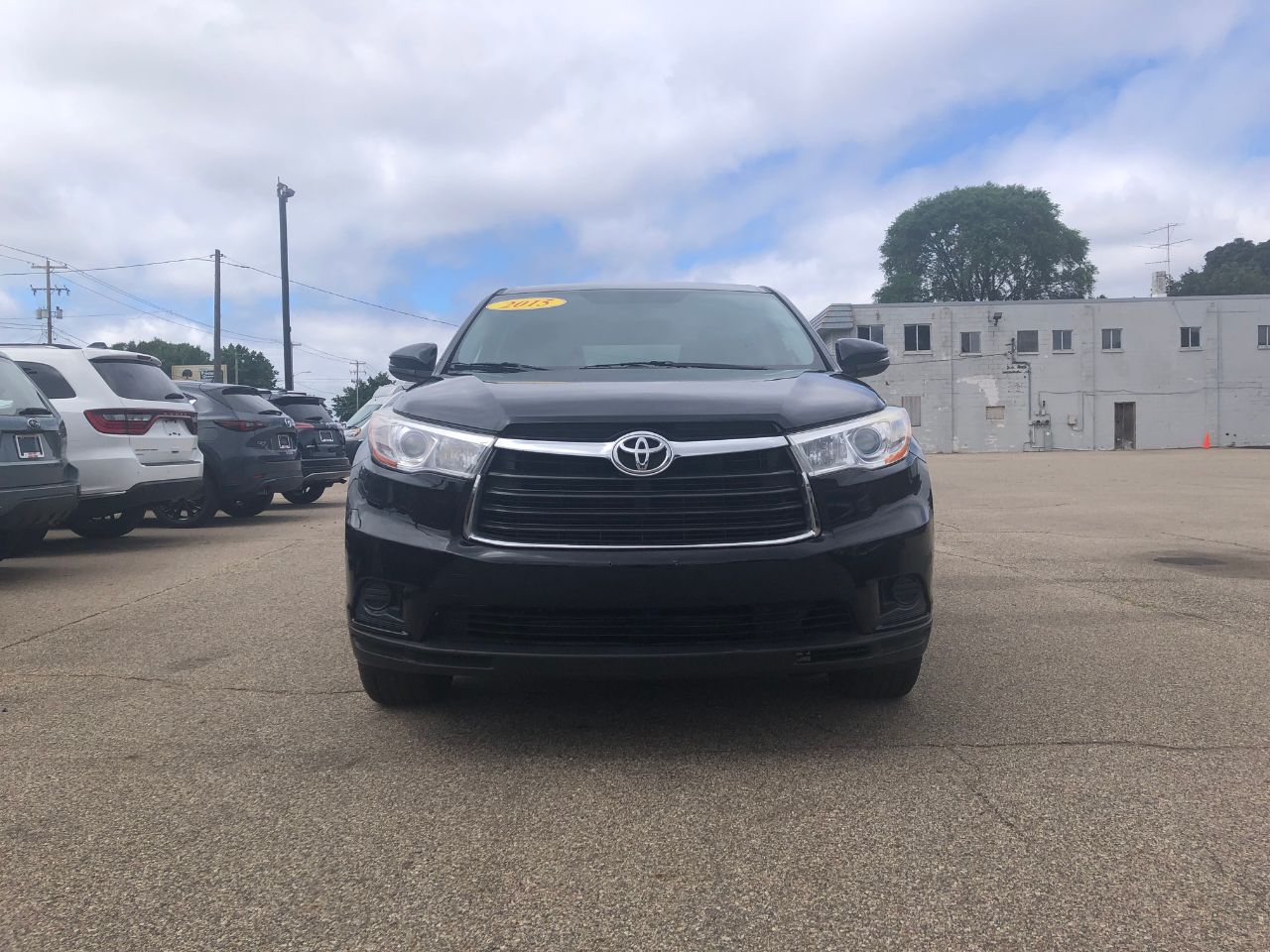 2015 Toyota Highlander LE photo 2