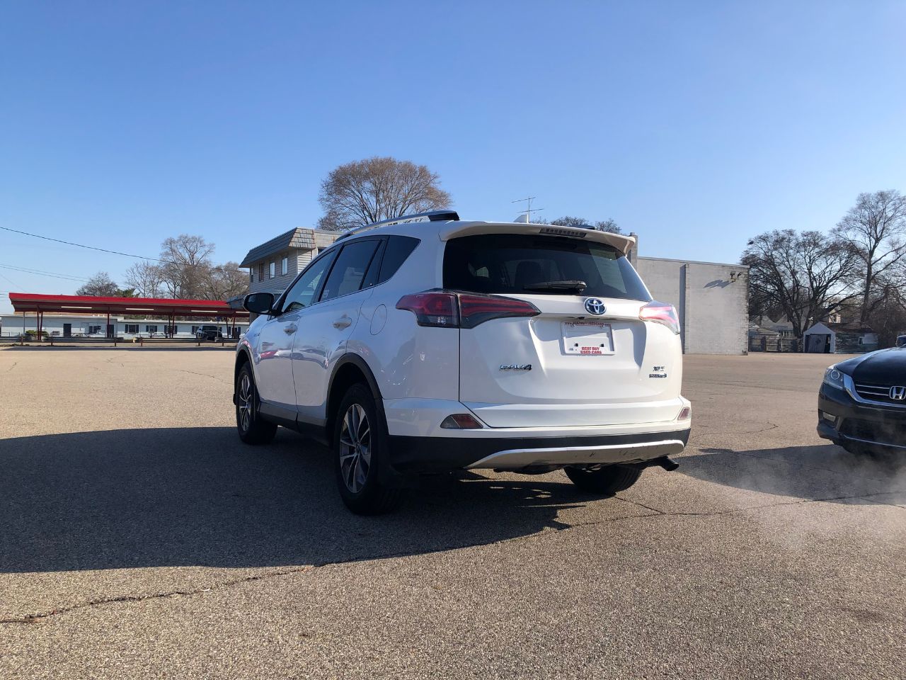 2016 Toyota RAV4 Hybrid XLE photo 4
