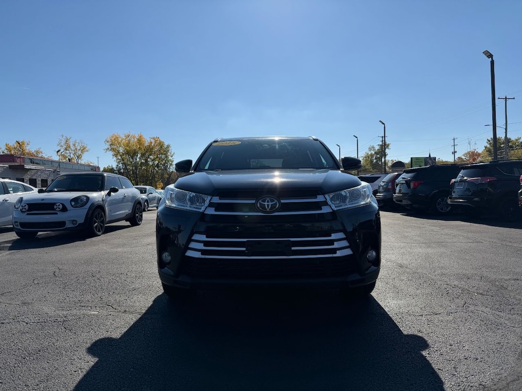 Used 2018 Toyota Highlander SE V6 SUV