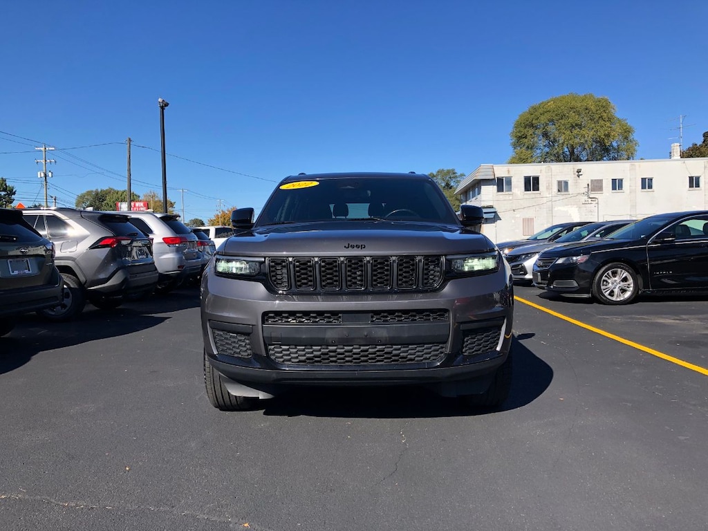 Used 2022 Jeep New Grand Cherokee Laredo SUV